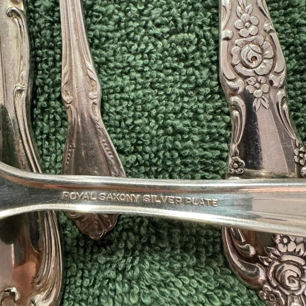 Vintage assorted brands of silver plate cutlery, 20 items just under 2 pounds